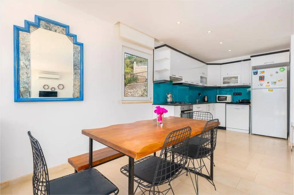 Fitted kitchen